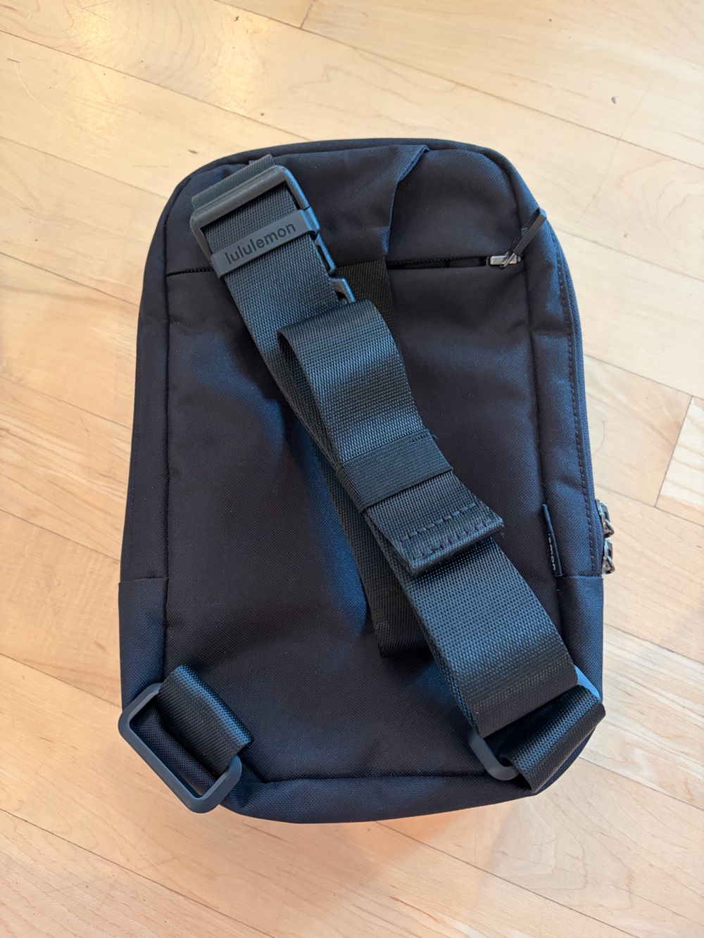 black Lululemon Commuter Sling Bag 3.5L - Picture 3 of 8
